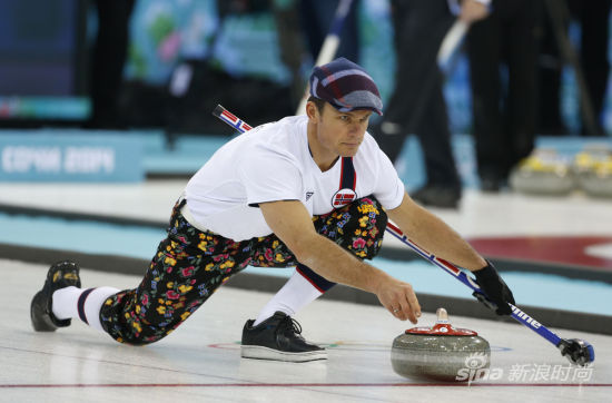 挪威冰壶运动员Torger Nergaard在索契冬奥会练习中的穿着
