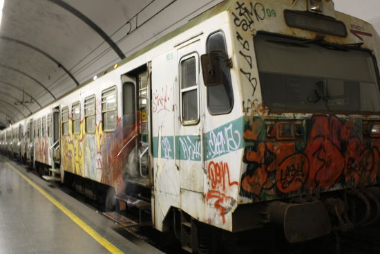 意大利的火车上涂满了涂鸦