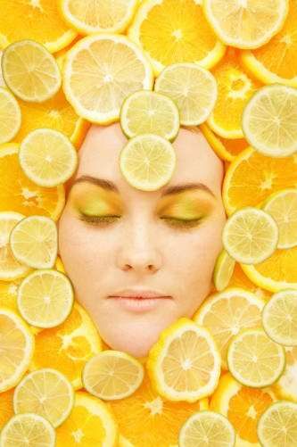 柠檬敷脸 惹来黑斑+皮炎