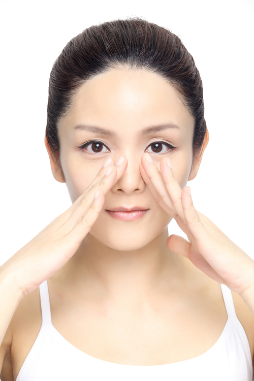 正确鼻形按摩能"隆鼻"