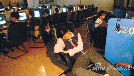 网吧游戏请注意身体健康