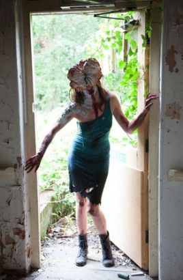 超模变重口丧尸拍游戏写真