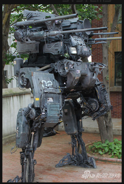 技术宅用废旧汽车零件打造巨型机甲