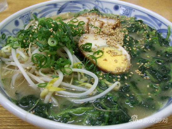 大力水手拉面连锁店化后的招牌菠菜拉面，看样子还不错