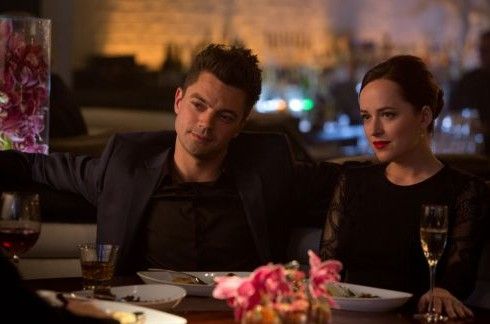 多米尼克与主角前女友达科塔·约翰逊共进晚宴~