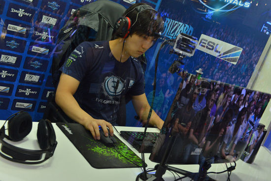 Jaedong 在 ESL 的《星际争霸2》线下赛，ESL 的赛事均是通过 Twitch.tv 直播向全球观众的 