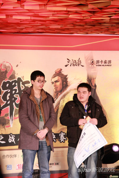 杀友三万拍得龙版卡牌