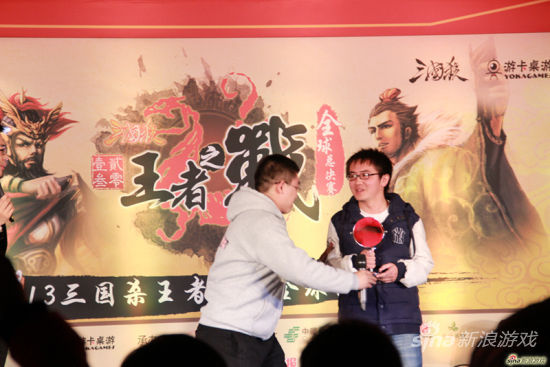 就连裁判长也特意拜了拜