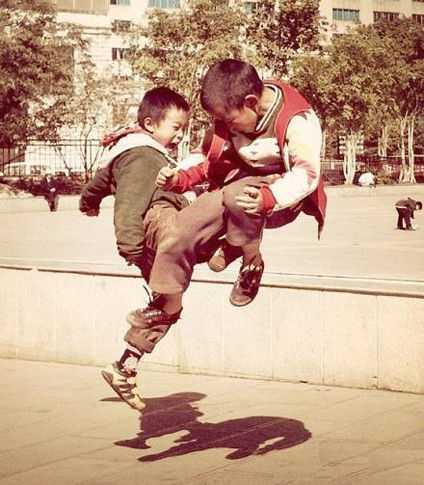 两男子为游戏女友大打出手