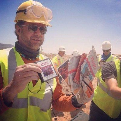 工作人员挖出的Atari 2600 “ET”游戏