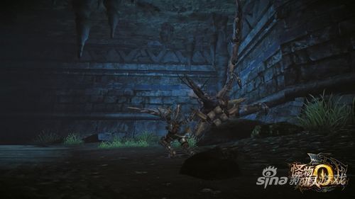 将军镰蟹攀附在岩壁上向着猎人猛烈突袭