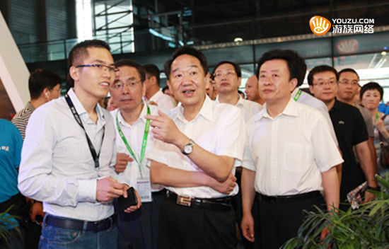 游族网络陈礼标陪同领导在ChinaJoy