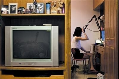 揭秘网络女主播私生活 