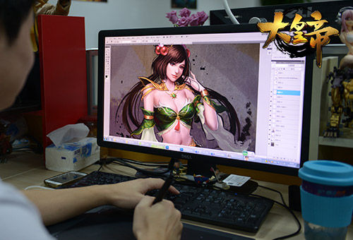 《大皇帝》原画师正在绘制武将