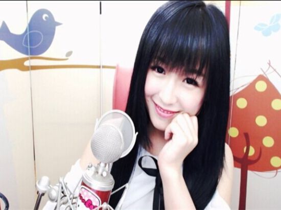 女主播灿烂的微笑