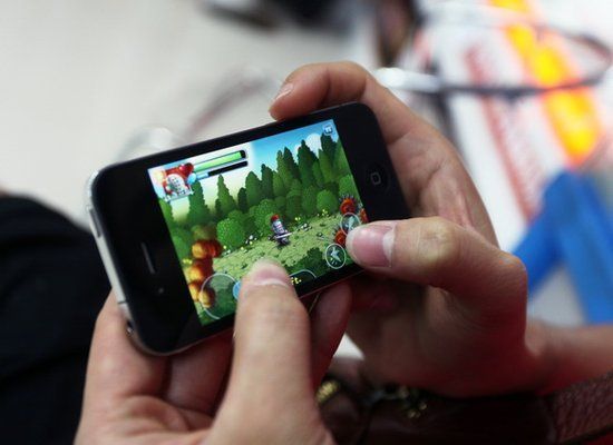 在国内，上厕所等等破碎的时间段被手机游戏抢先攻占