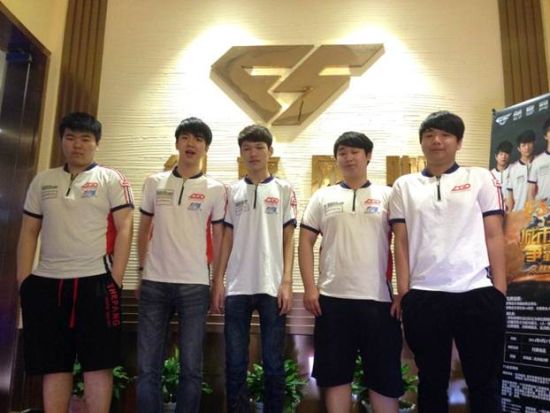 LGD“老干爹”战队全员亮相