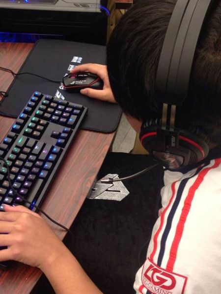 LGD“老干爹”战队使用全套顶级的ROG玩家国度游戏装备