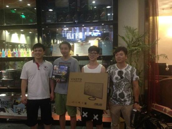 华硕ROG主题网吧 LGD老干爹王牌战队“心花路放”