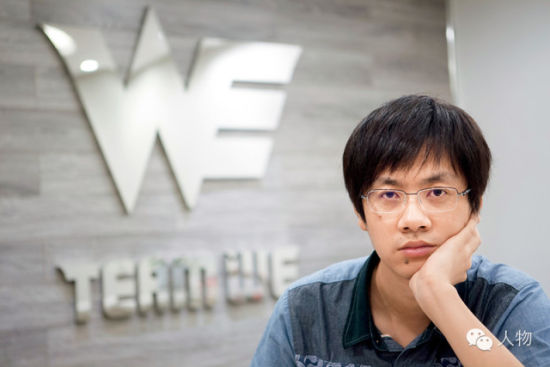 裴乐，WE俱乐部经理，最近负能量满满，他说：“我到最后可能是最没有人情味的这个人。”