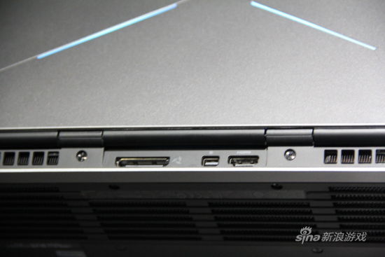 ALIENWARE 13神秘接口