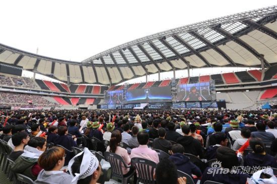 S4世界总决赛决赛在韩国首尔上岩体育场举办，这里是韩日世界杯半决赛比赛场地。