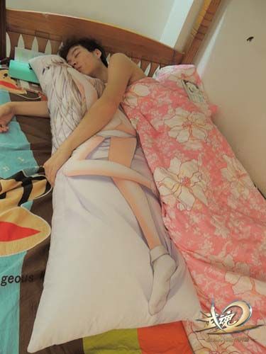 威威和女友销魂的睡姿