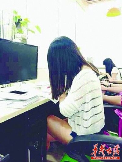 @Cook小小佩：在网吧做作业，也是奇葩得很。