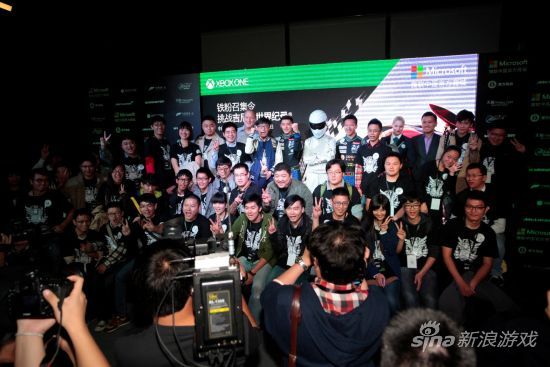 二十一支 Xbox One 铁粉战队汇聚一堂，共同迎接《极限竞速5》三连冠挑战吉尼斯世界纪录活动