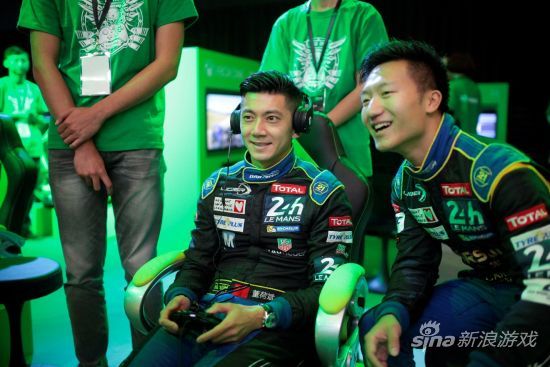 国际职业赛车手董荷斌、程飞搭档挑战速度与激情