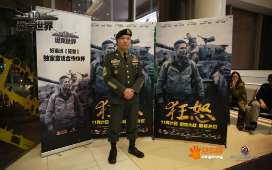 首映礼现场，有受邀嘉宾特意穿军装而来