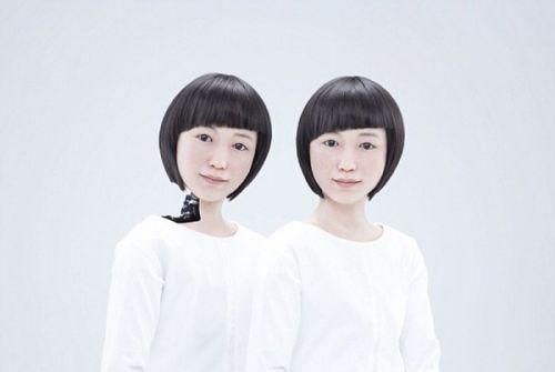 超仿真机器人看起来几乎与人类相同。