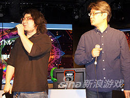 制作人和贺润(左)以及监督黒木崇(右)