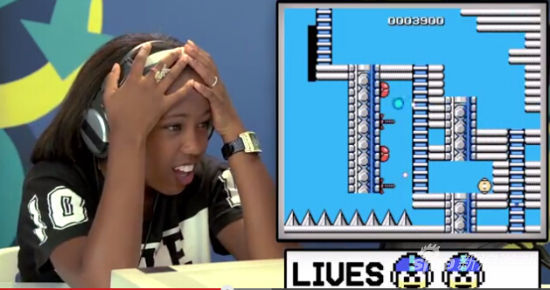 美国00后萌童玩复古《洛克人》