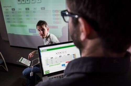 图为加拿大亚伯达大学科学学院计算机扑克研究小组