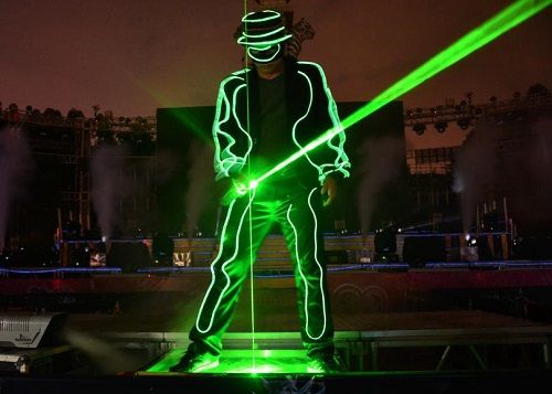 主舞台表演魔幻声光秀