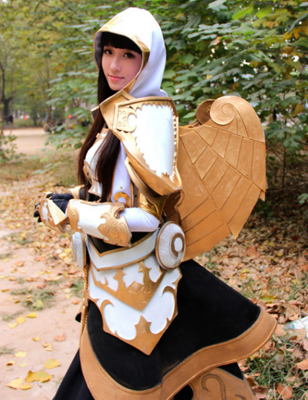 魔兽世界中的牧师，看起来好热的一套装备