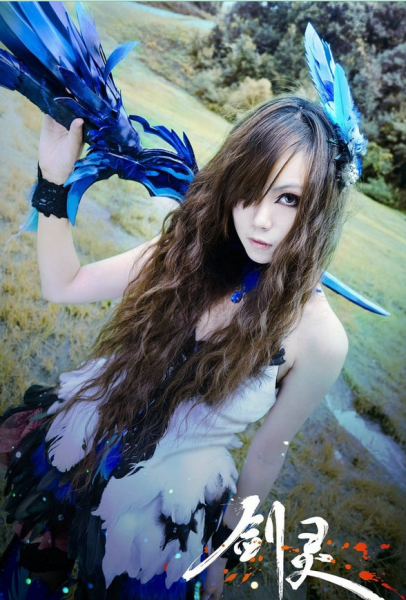 剑灵中的暗蓝羽衣 