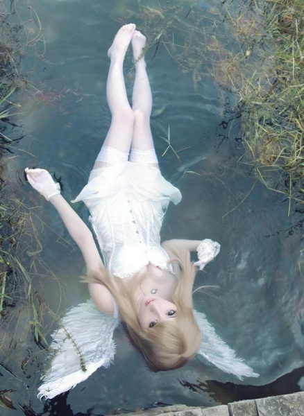 剑灵的白天使套装 换个更干净一些的河水就更好了