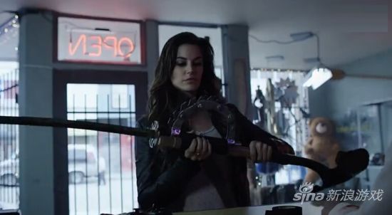 角色三 手里握的是游戏经典的组合武器