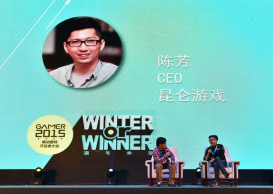 对话主持人李楚凡(左)和陈芳(右)