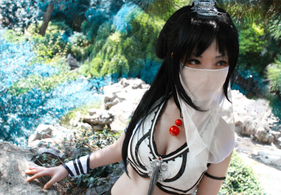 薄纱遮面 眼神中的感情谁能懂