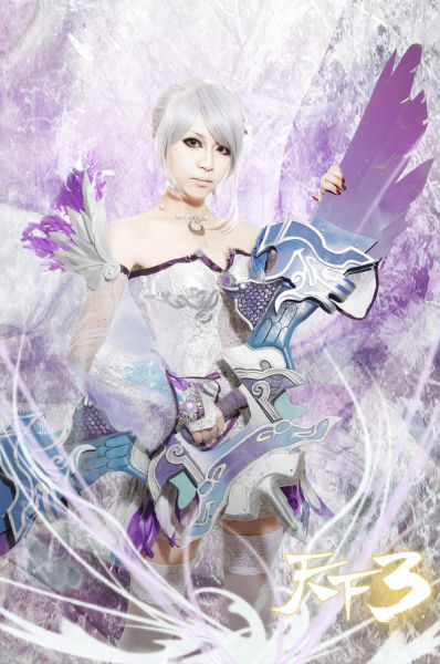 冰雪弓箭手，背景效果太突出差点儿忽略了美女