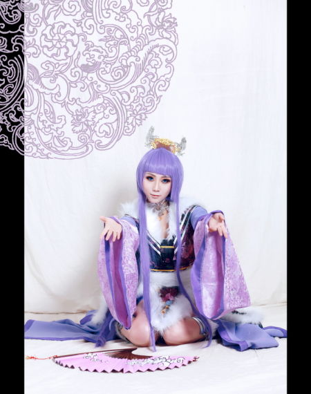 白色背景更突出人物形象