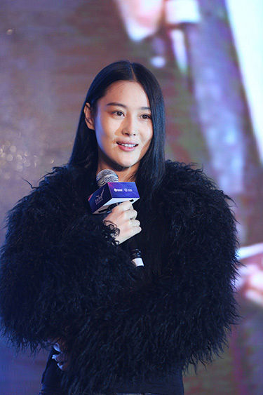 张馨予亮相游戏公司年会