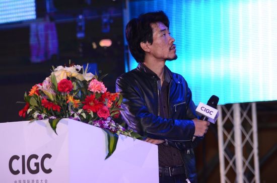 图1：陈默介绍集团新品