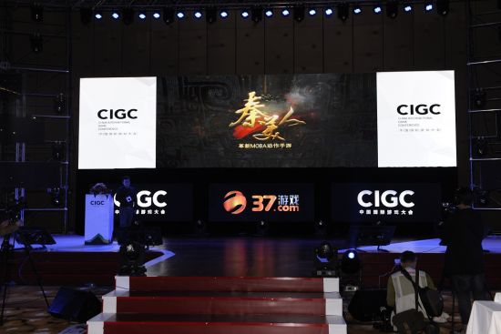 图7：卢乐介绍《秦美人》手游