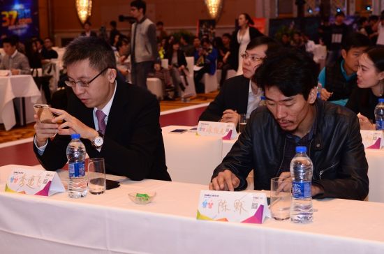 图8：陈默和李逸飞