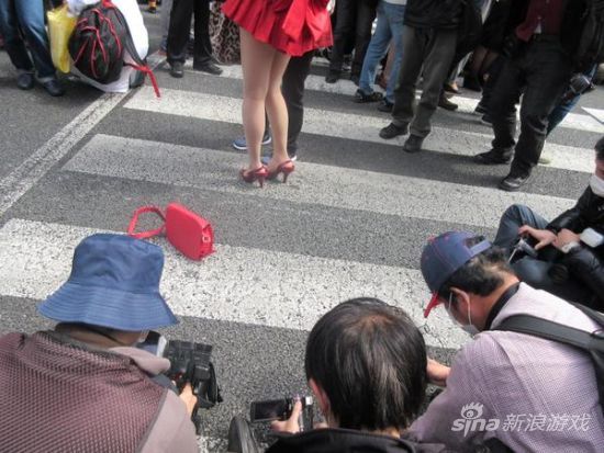 明目张胆拍摄coser裙底