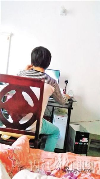 　在家打游戏成为奎奎的唯一乐趣